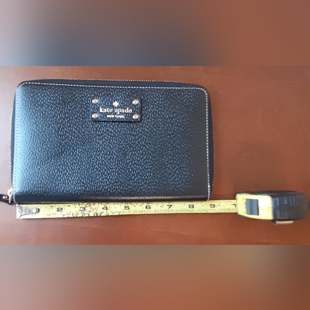 Nwt Kate Spade Travel wallet.